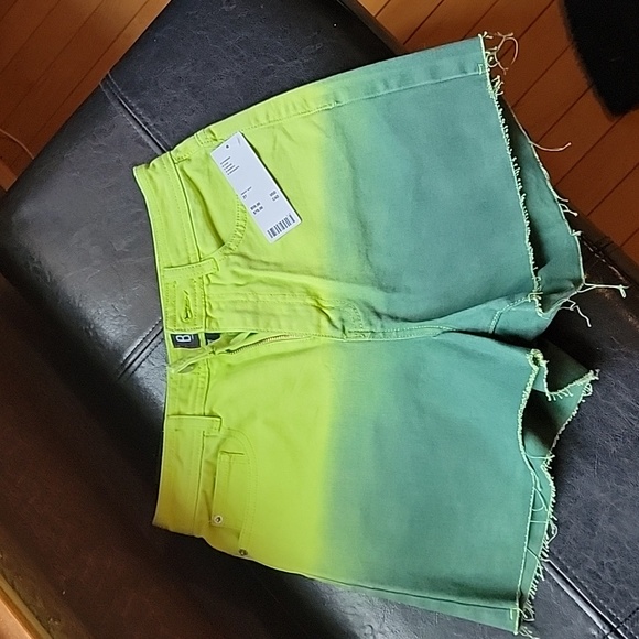 NEW BDG A-Line Shorts - Picture 2 of 6